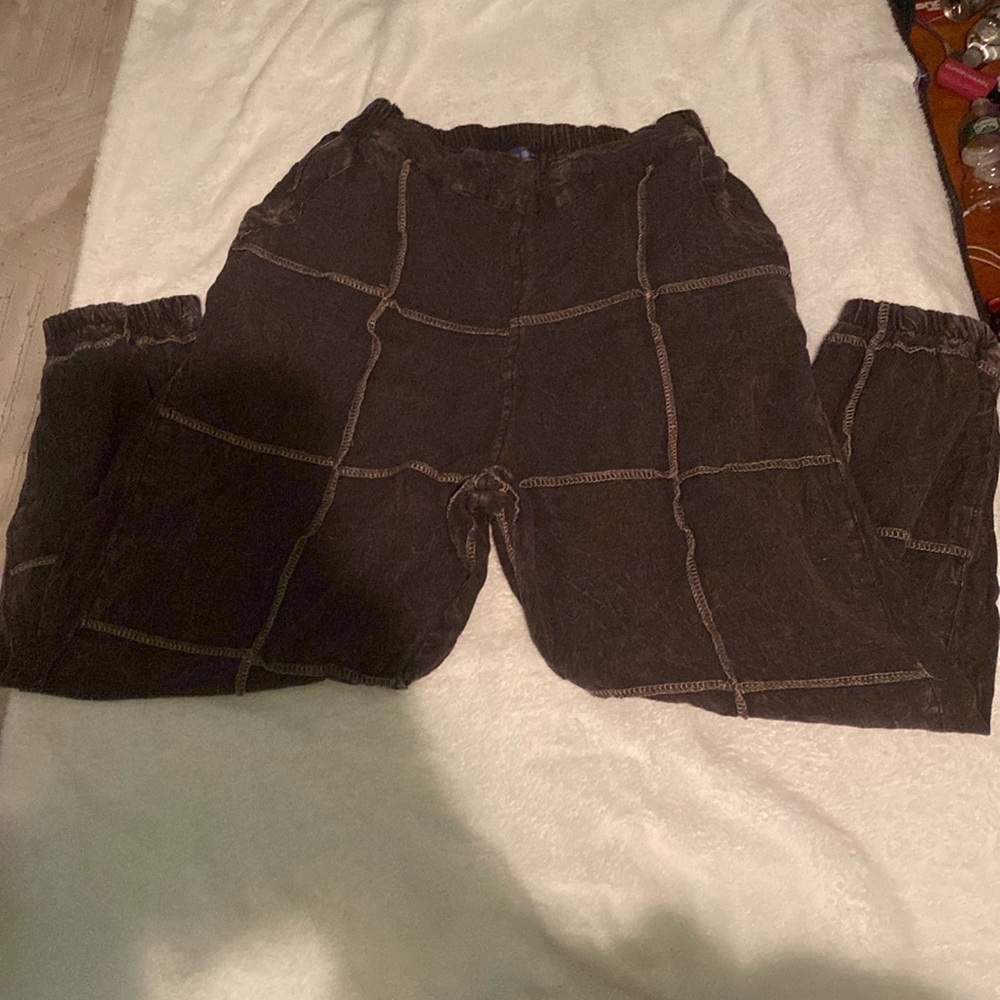 Cross stitched pants baggy medium pockets